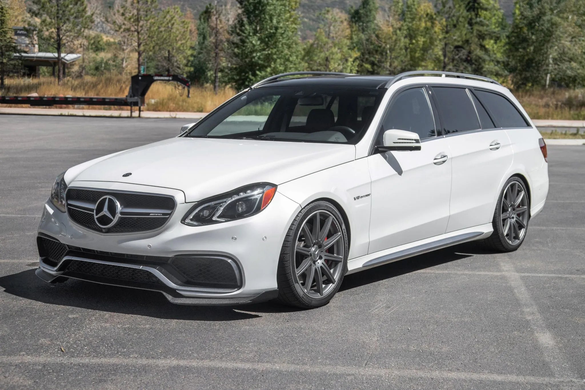 2015_mercedes-amg_e63-s-wagon_2015_mercedes-amg_e63-s-wagon_7c386623-edf5-441a-89aa-874d2018c523-UO8JAV-72084-72085-scaled.jpg.webp