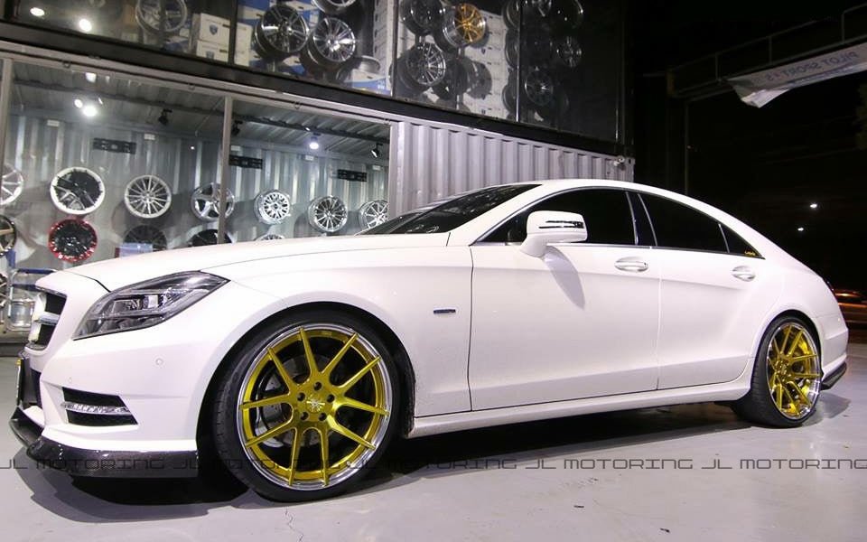 Mercedes Benz W218 CLS 550 Carbon Fiber Front Spoiler - JL Motoring