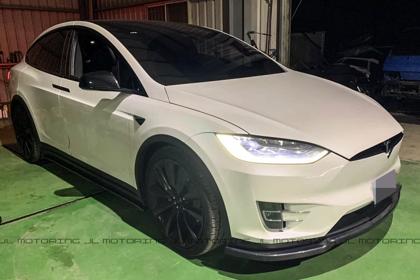 Tesla Model X Carbon Fiber Side Skirts