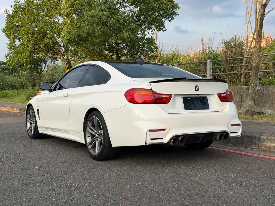 BMW 4 Series (2014-2020) F32 F33 F36 M4 Style Rear Bumper installed