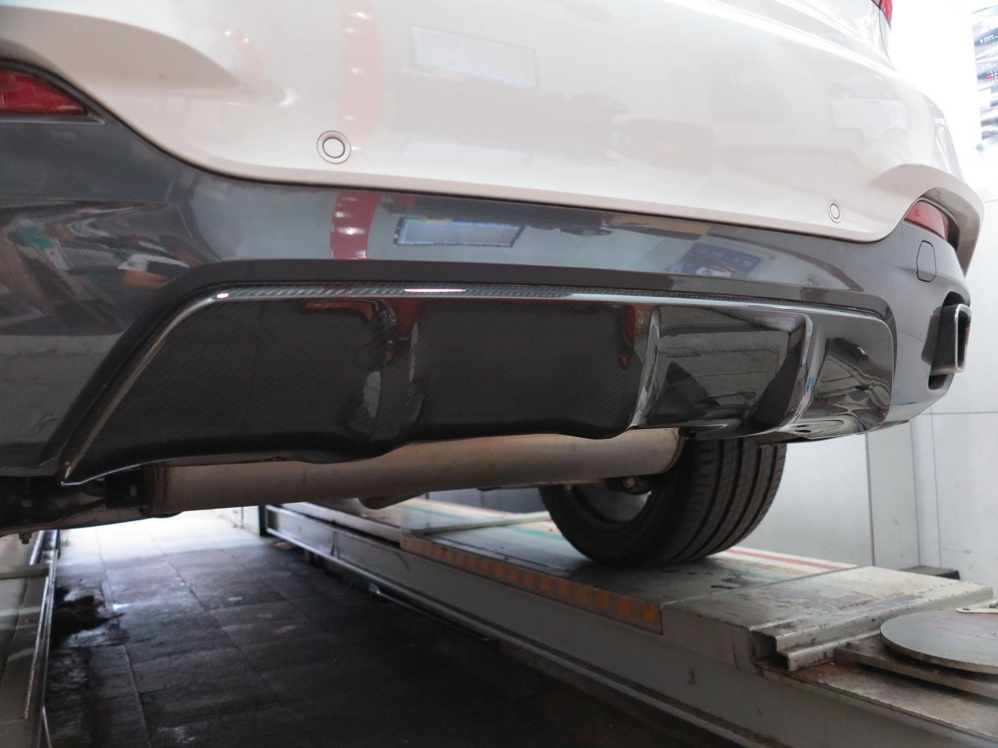 BMW F16 X6 M Sport Performance Carbon Fiber Rear Diffuser - JL Motoring