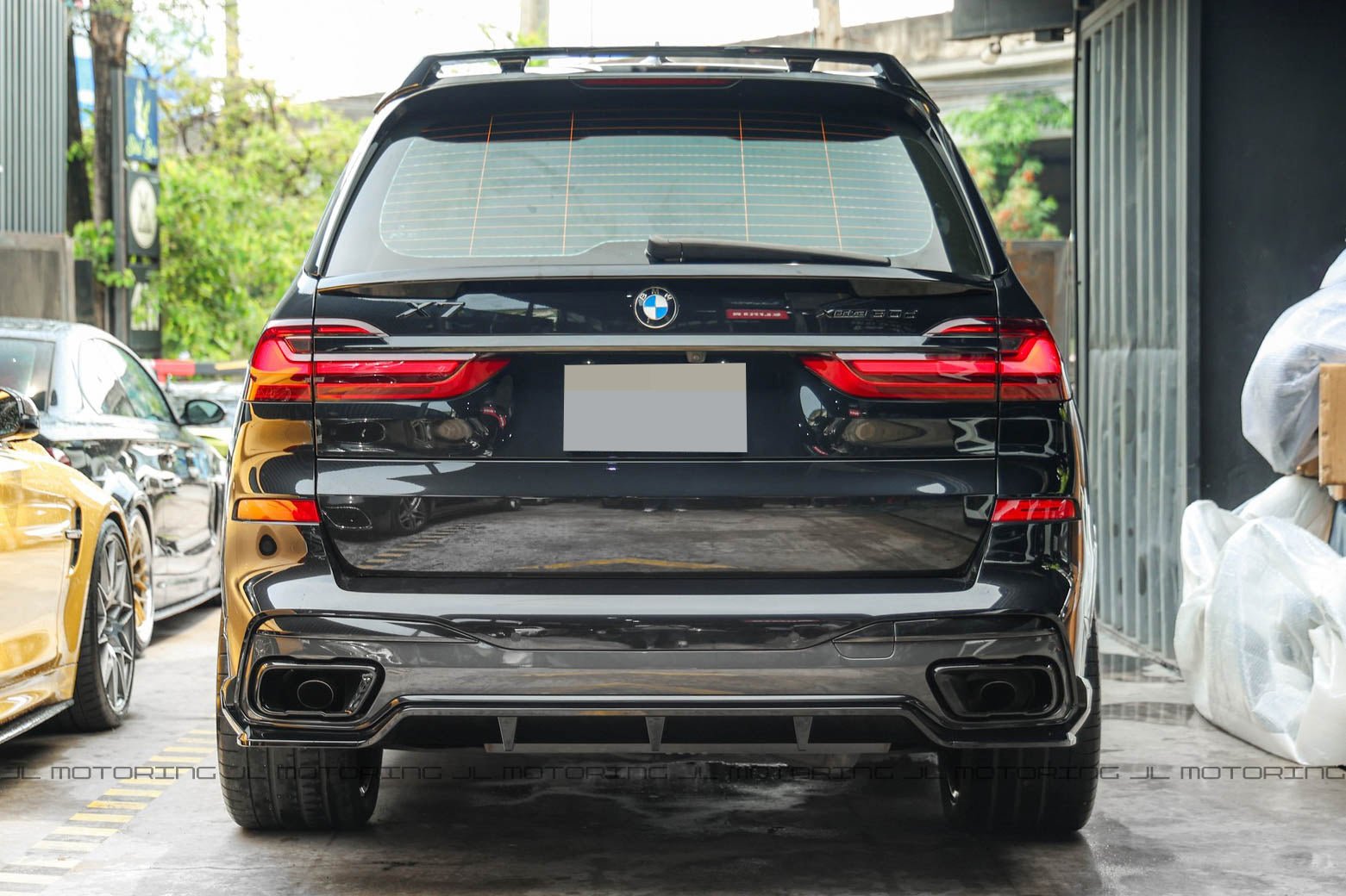 BMW G07 X7 M Sport Rear Diffuser - JL Motoring