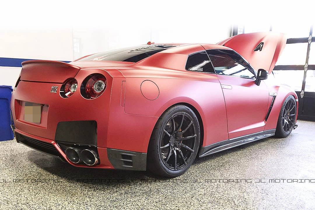 Nissan R35 GTR Carbon Fiber Side Skirts - JL Motoring